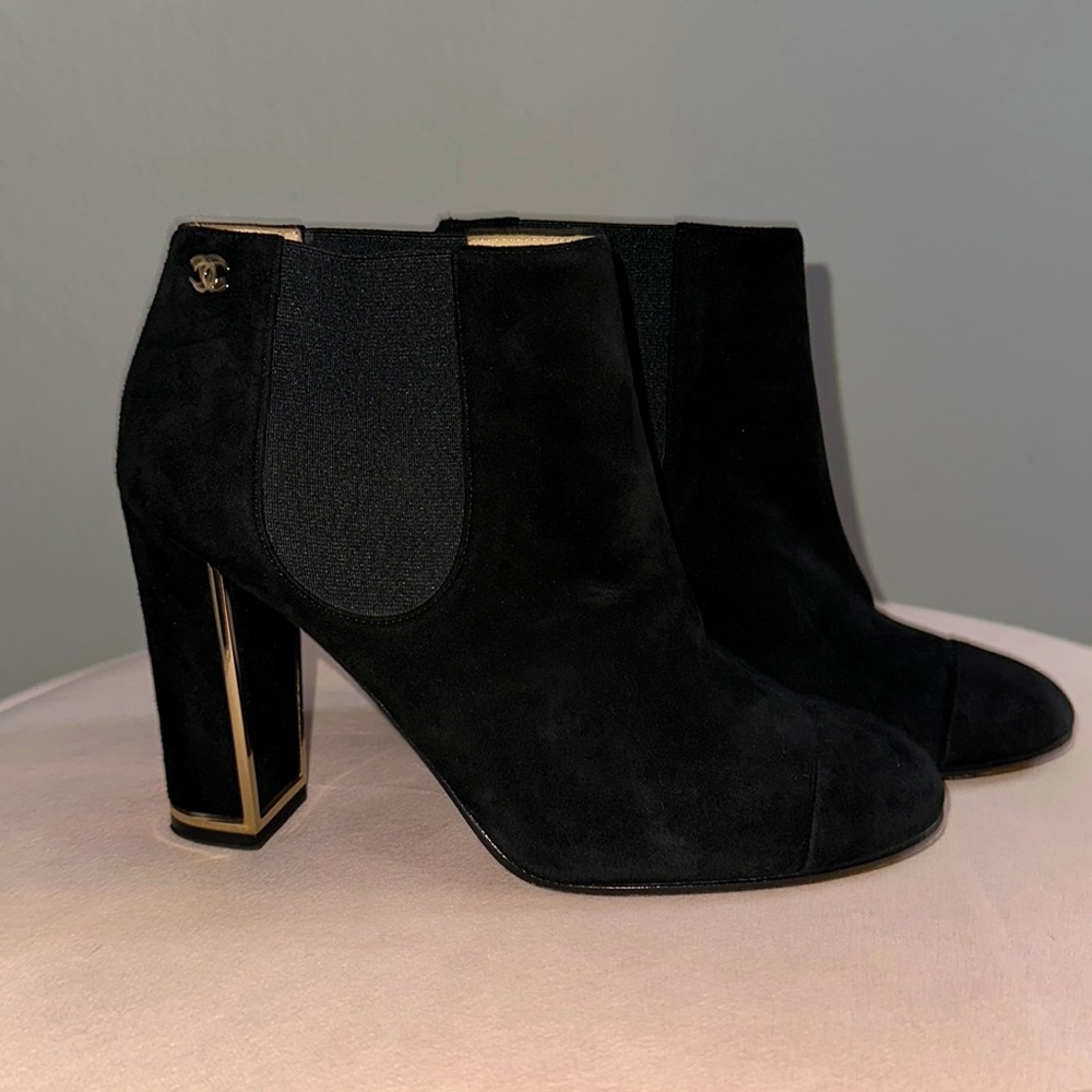 Chanel suède ankle boots (booties) size 38